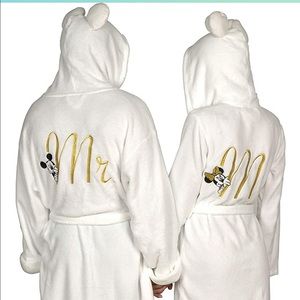 BUNDLE: Mr. & Mrs. Mickey/Minnie Robes ⭐️🥂